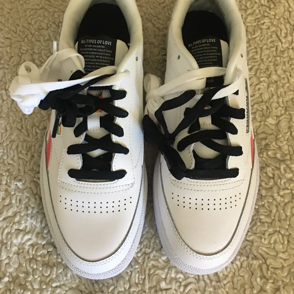 Reebok - Picture 2 of 11
